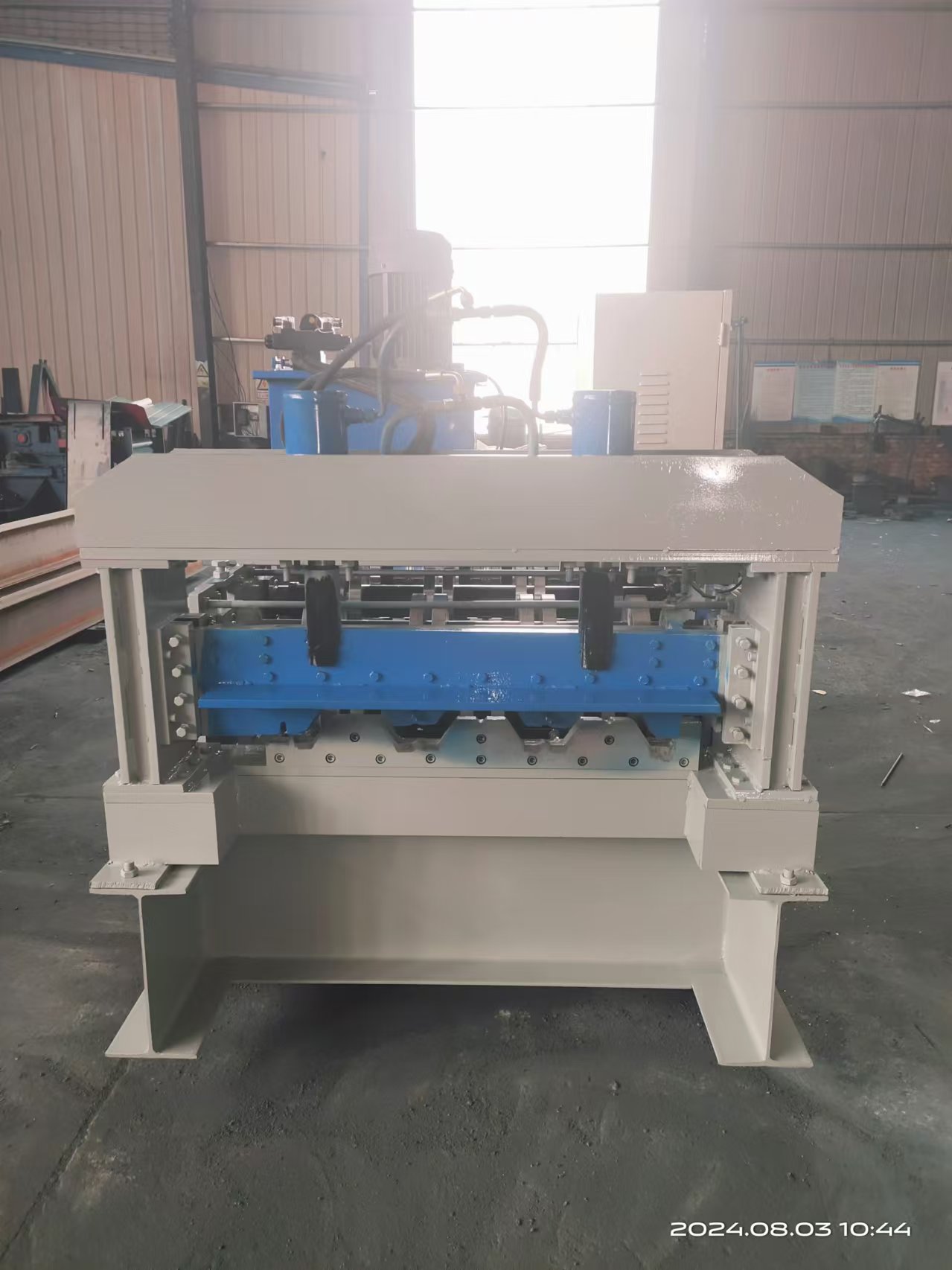 750 floor decking machine